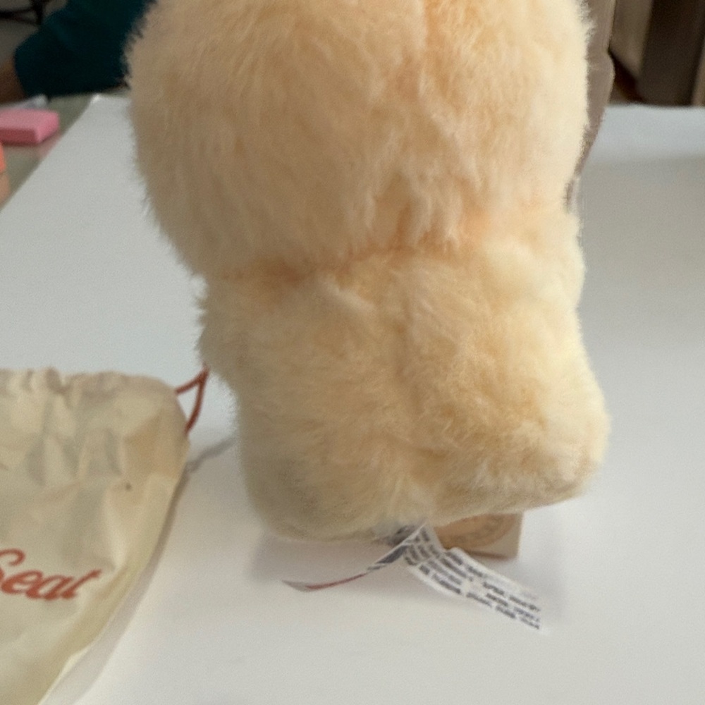 Pop Mart Labubu 'Have A Seat' Toy - Cream - Picture 5 of 6
